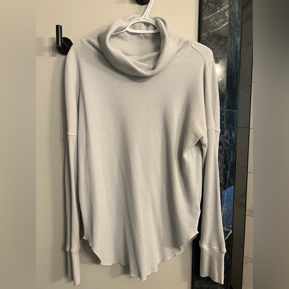 Aritzia Sweater - Picture 1 of 3